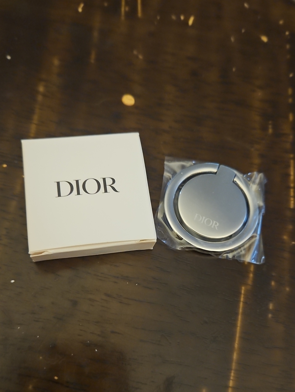Dior Shimmering Gold Cosmetic Case. - Picture 5 of 5